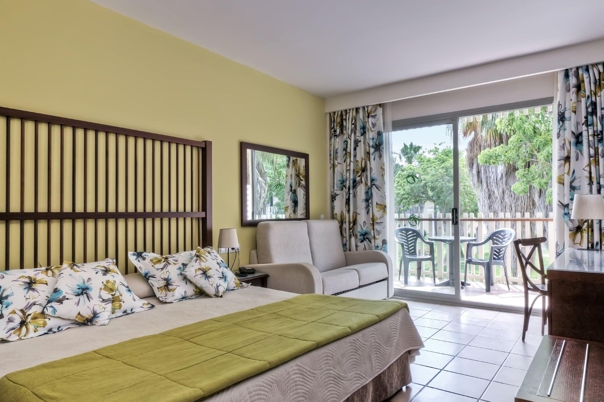 Hotel Portaventura Caribe: Unlimited Park Access & Ferrari Land Entry 4*